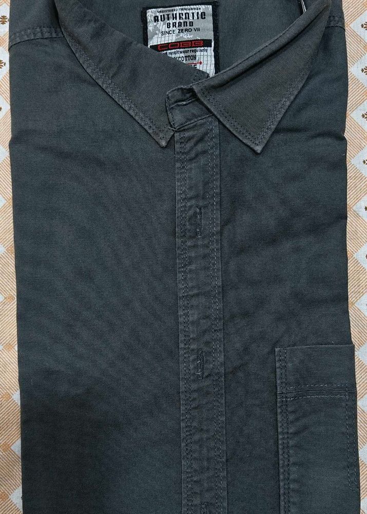 Men's Dark Grey Button-Up Shirt