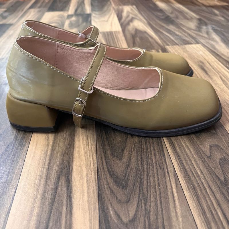 Chic Olive Mary Jane Flats
