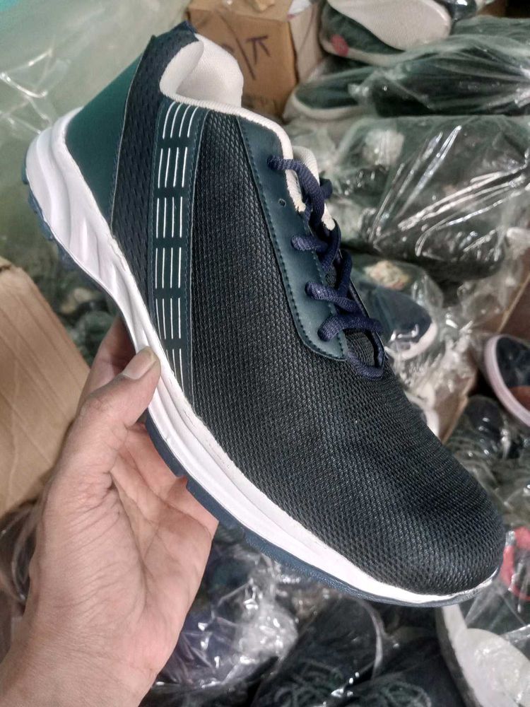 NEW NO USED SPORTS SHOES FOR MEN.