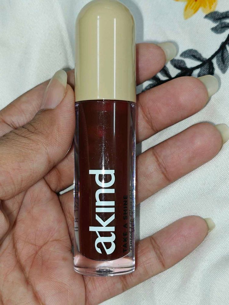akind lip oil