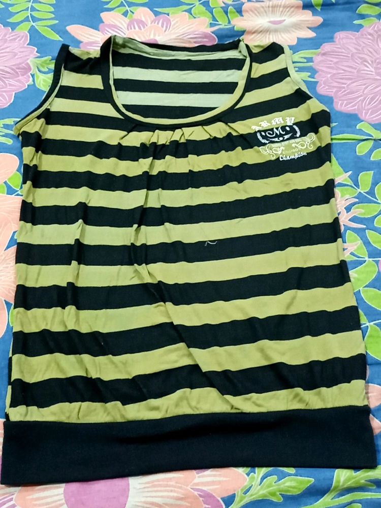 Sleeveless Cool Top, Green And Black. Size-M