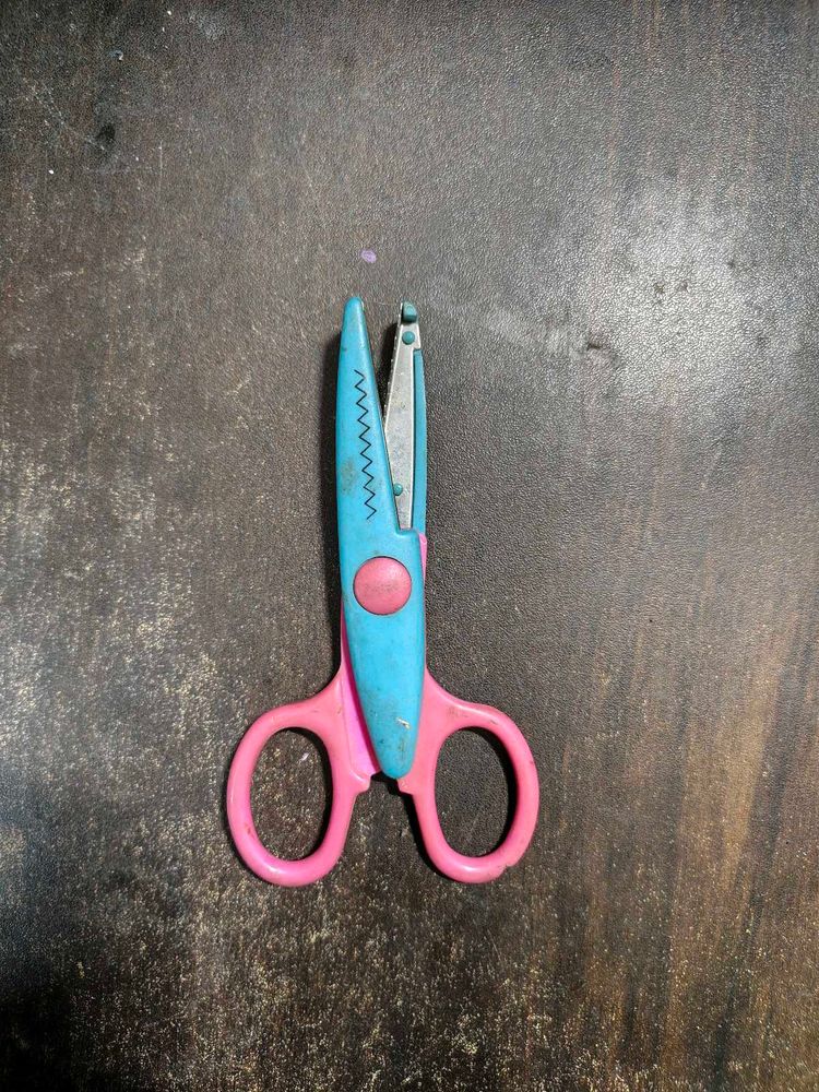 600 COINS ONLY ~ Zig zag Craft Scissors