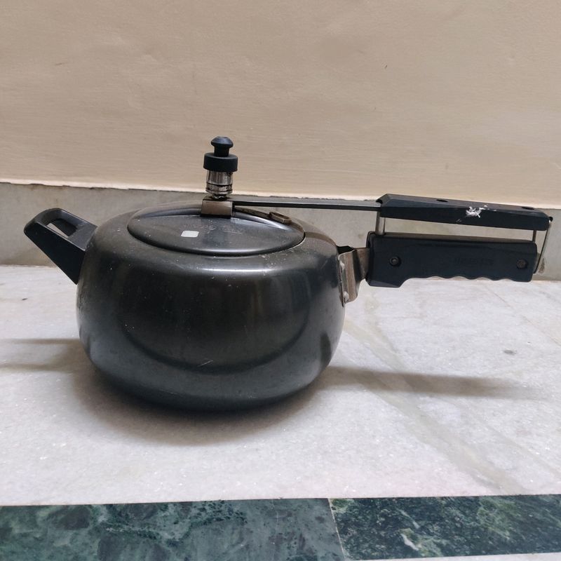 3.5 L Pressure Cooker