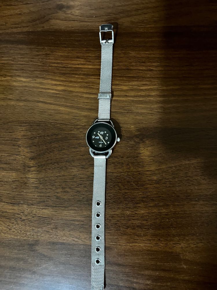Delicate Watch (black And Silver)