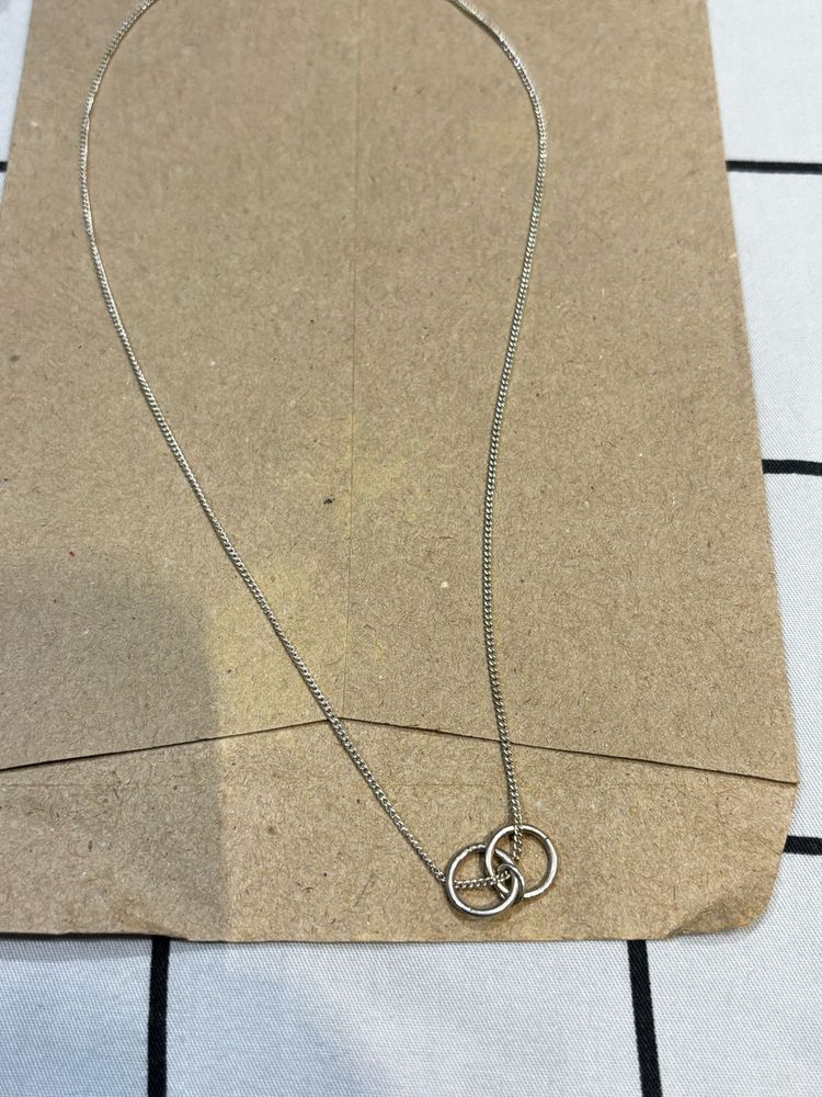 Elegant Interlocking Circles Necklace