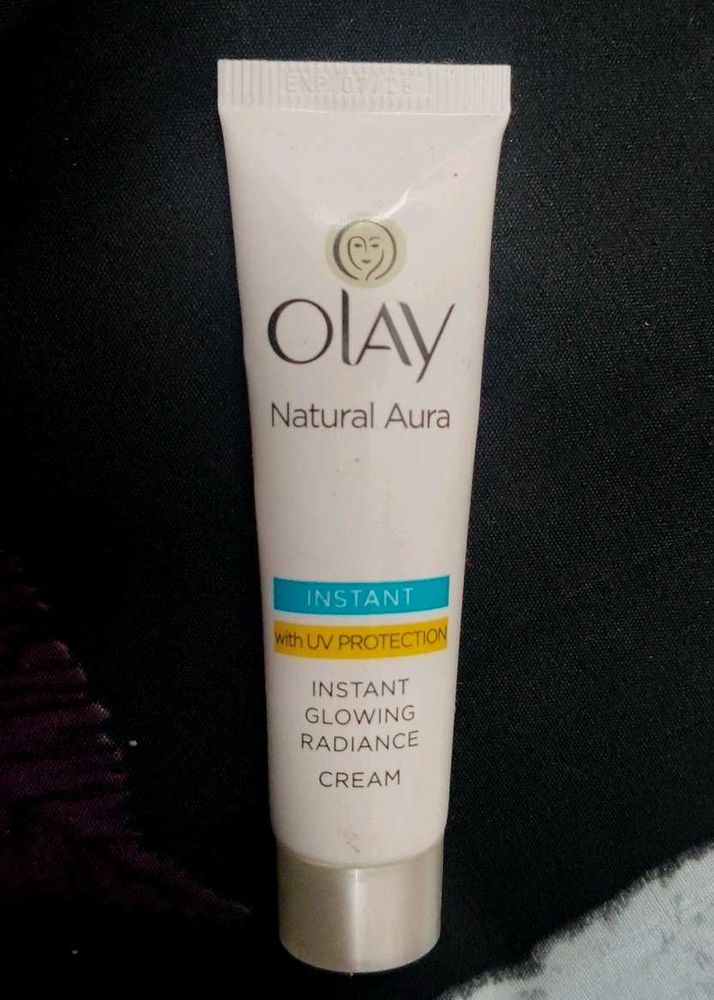 Olay Natural Aura Instant Glowing Radiance Cream