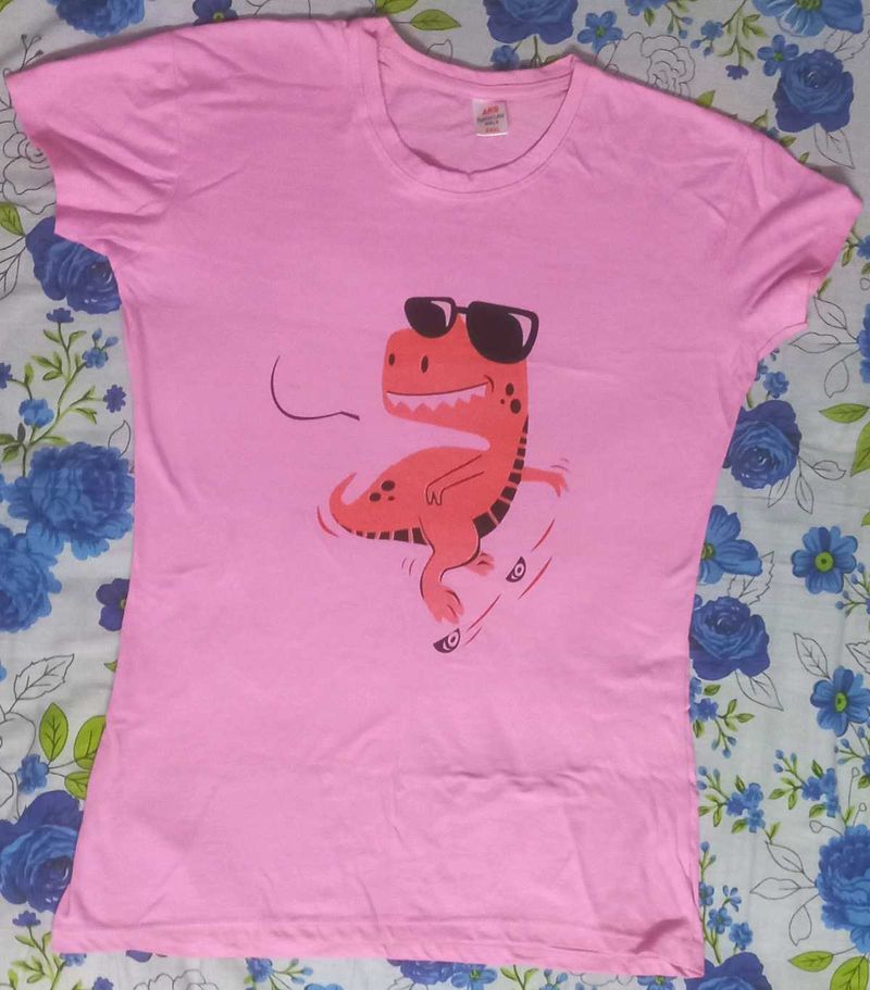 Casual, pink crew-neck t-shirt