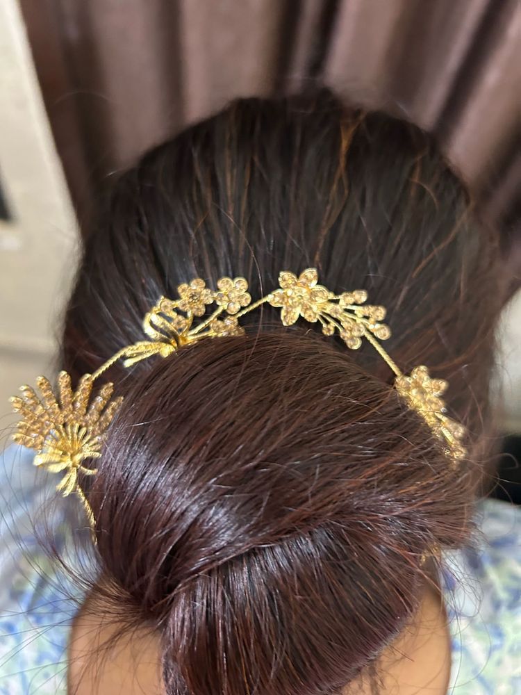 Gold Floral Hair Accessory