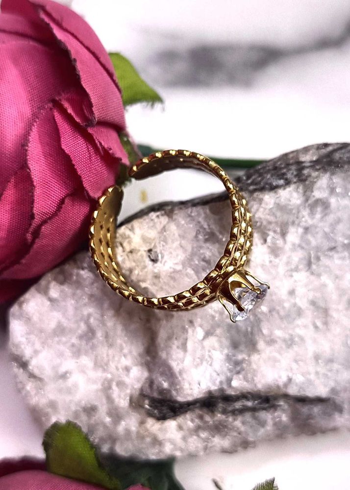 Elegant Gold Ring with Crystal