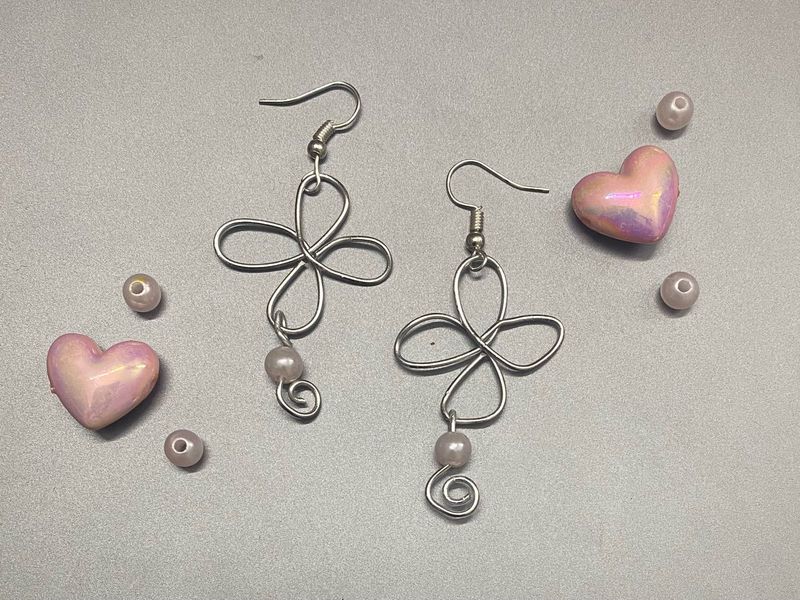 Cute Wire Flower Dangle Earrings