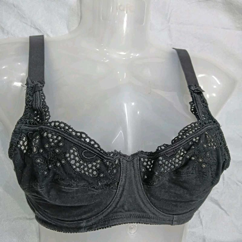 😍 Black Lace Detail Bra