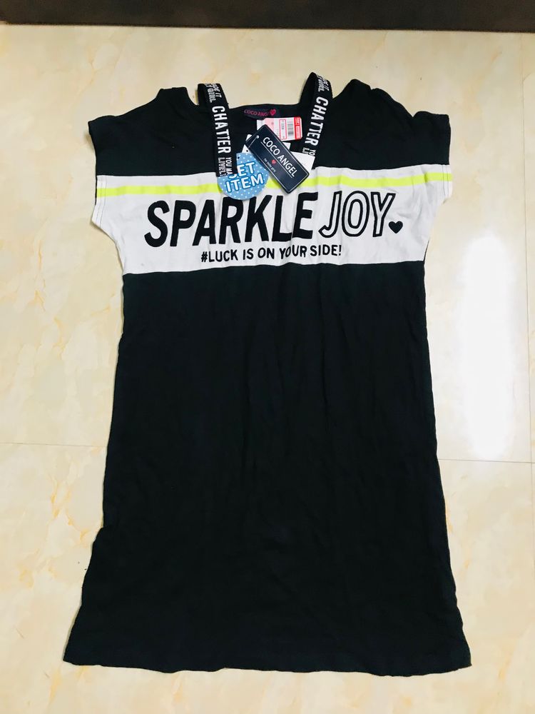 Girls Top With Strip At Low Price