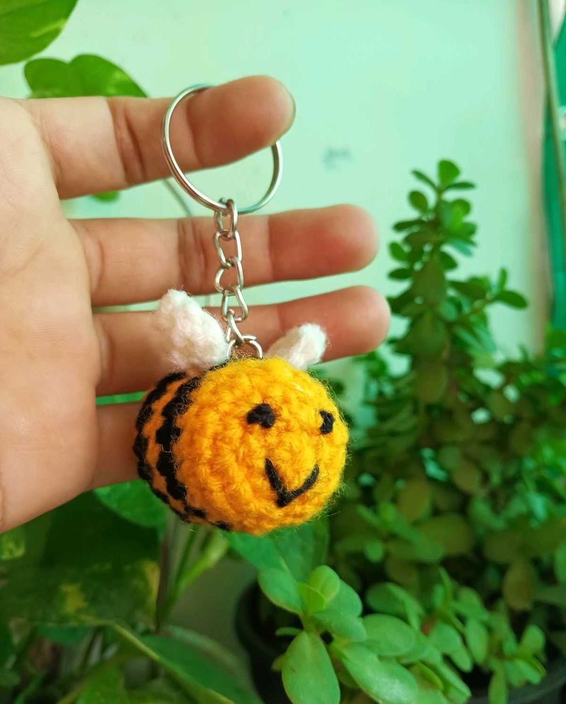 crochet Bee Keychain 🐝