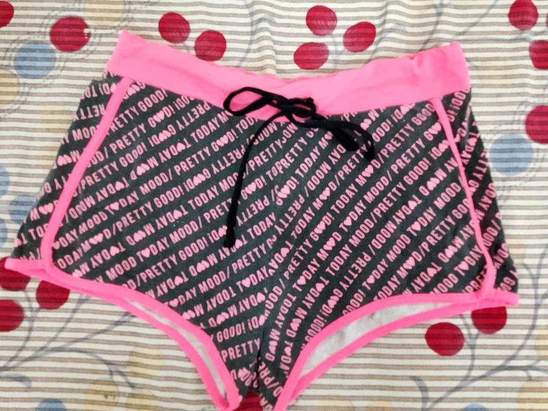 Pretty Mood Shorts