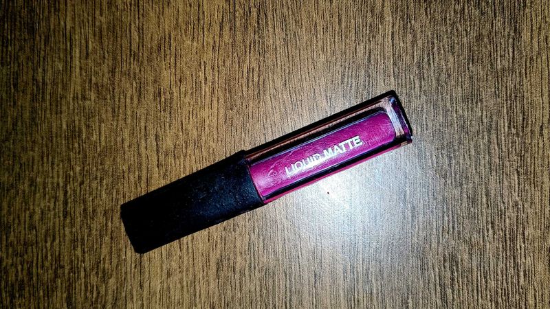 Pink, Magenta matte lipstilk