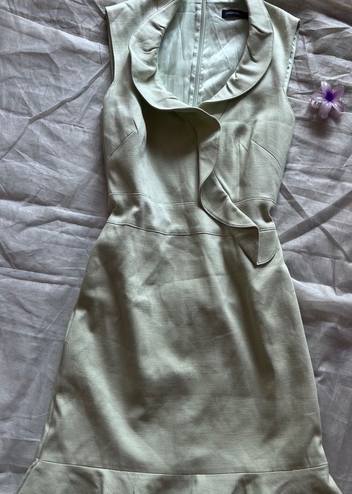 Elegant Ruffled Sleeveless Dress