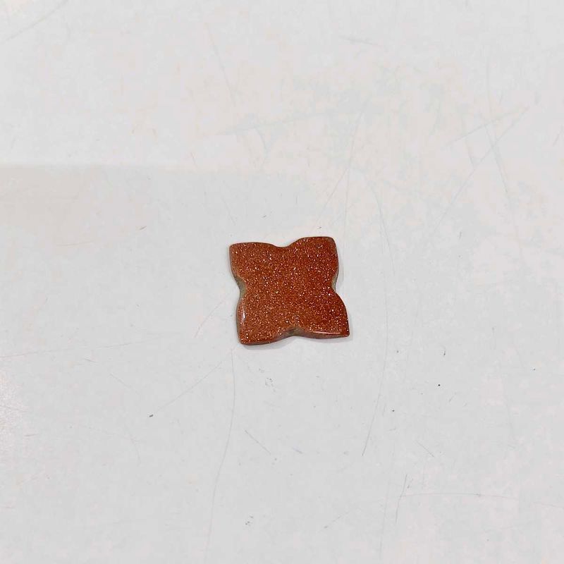 Sparkling Goldstone Clover Charm gold (sun) stone