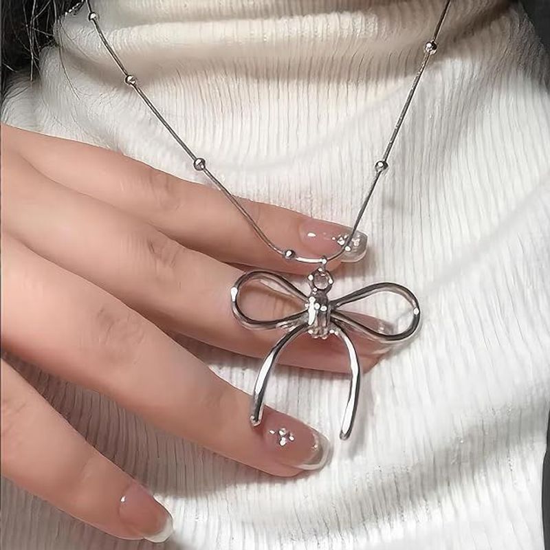 Chic Silver Bow Pendant Necklace