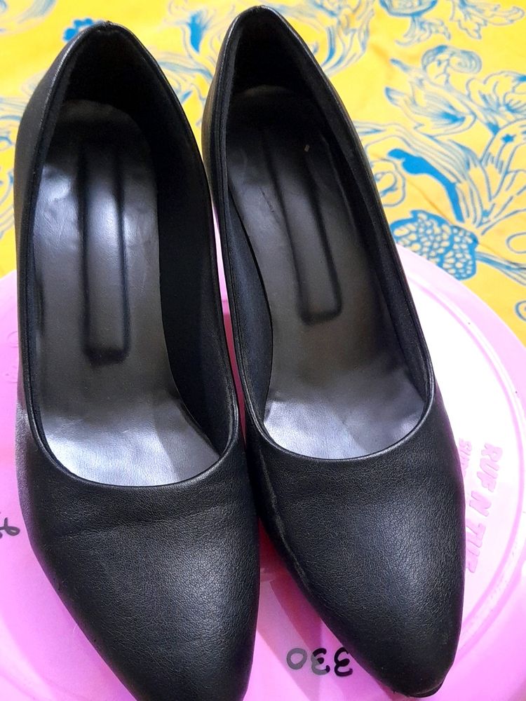 BLACK PUMPS HEELS ❤️