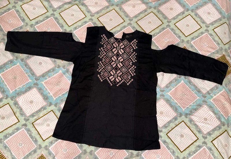 Black Cold shoulder top