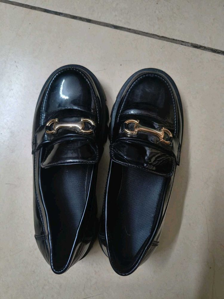 Chic Black Loafers