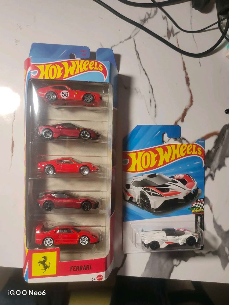 Hot wheels Ferrari 5 pack and bugatti bolide