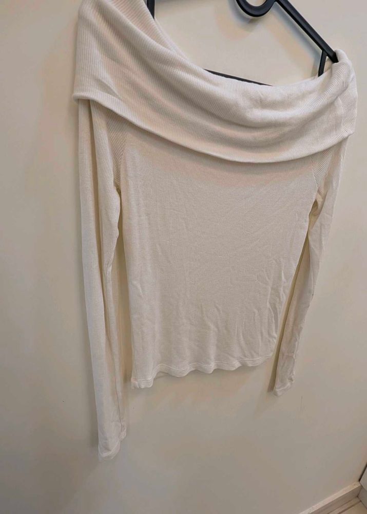 Cream Off-Shoulder Long Sleeve Top