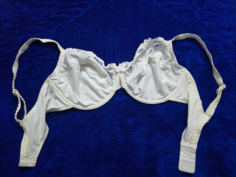 Elegant White Lace Trim Bra