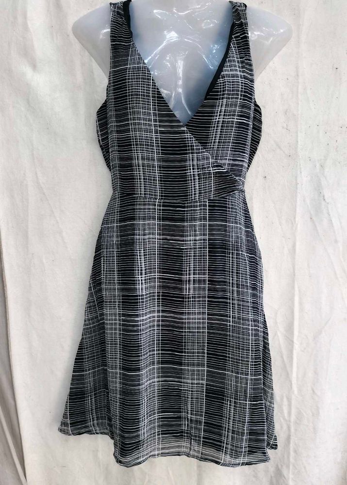 4829. Chic Black &amp; White Plaid Wrap Dress