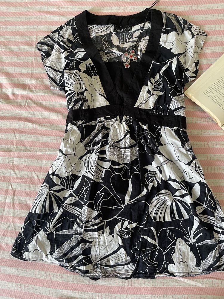 Y2K Black &amp; White Floral Tunic Top