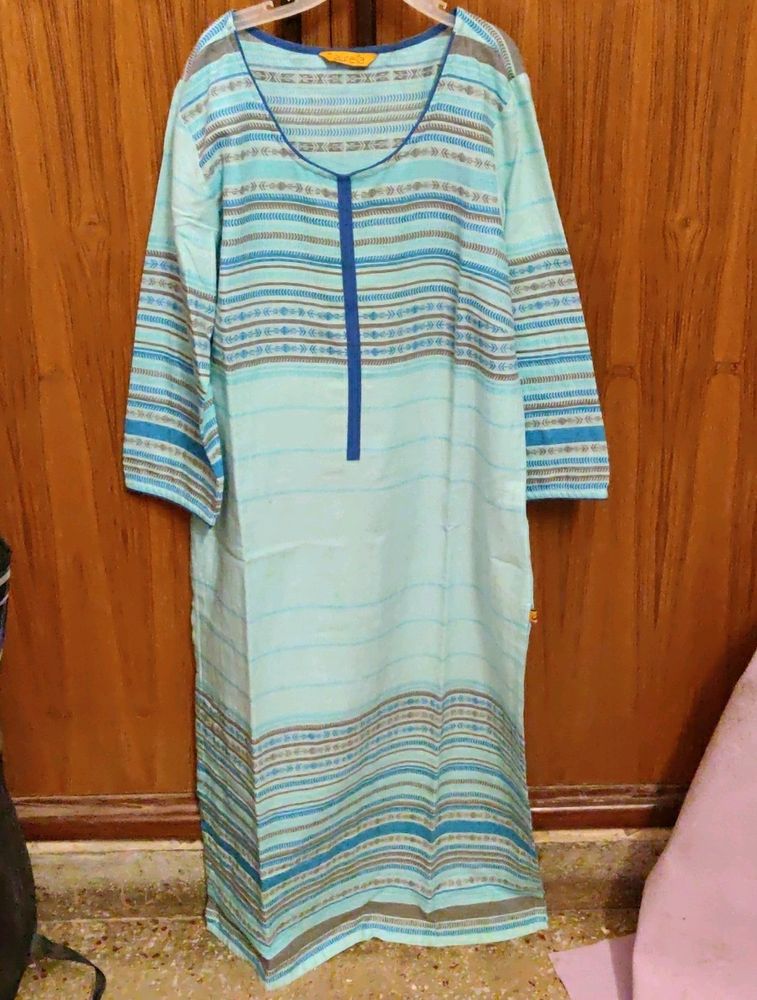 Aurelia kurta, worn three to four times