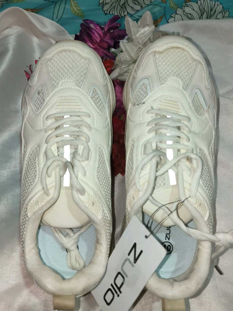 Zudio White Sneakers