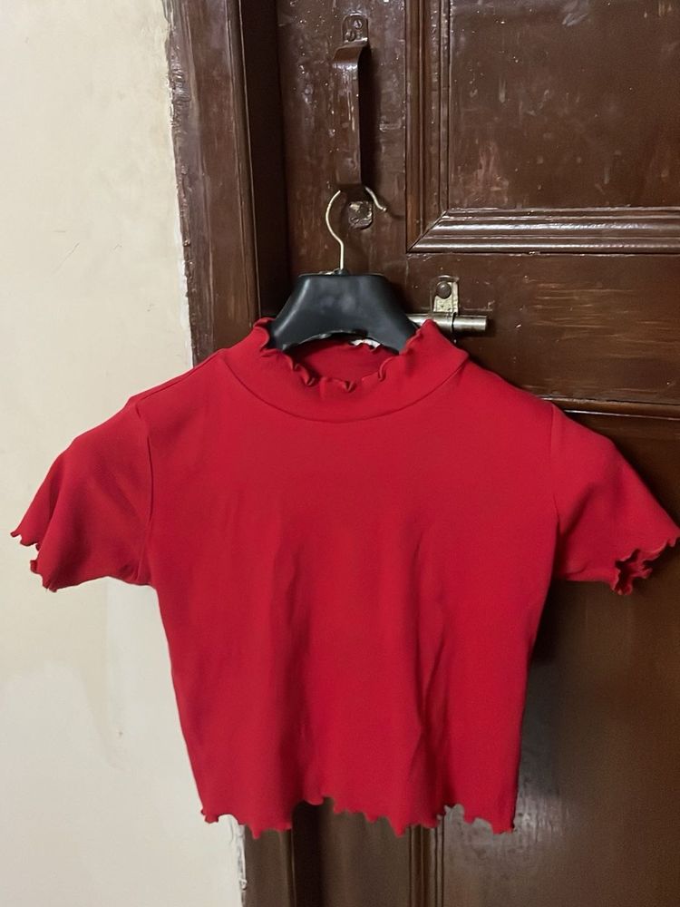 Chic Red Lettuce Trim Cropped Top