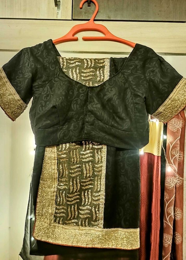 Georgette Black Saree with Gold Details &amp; blous