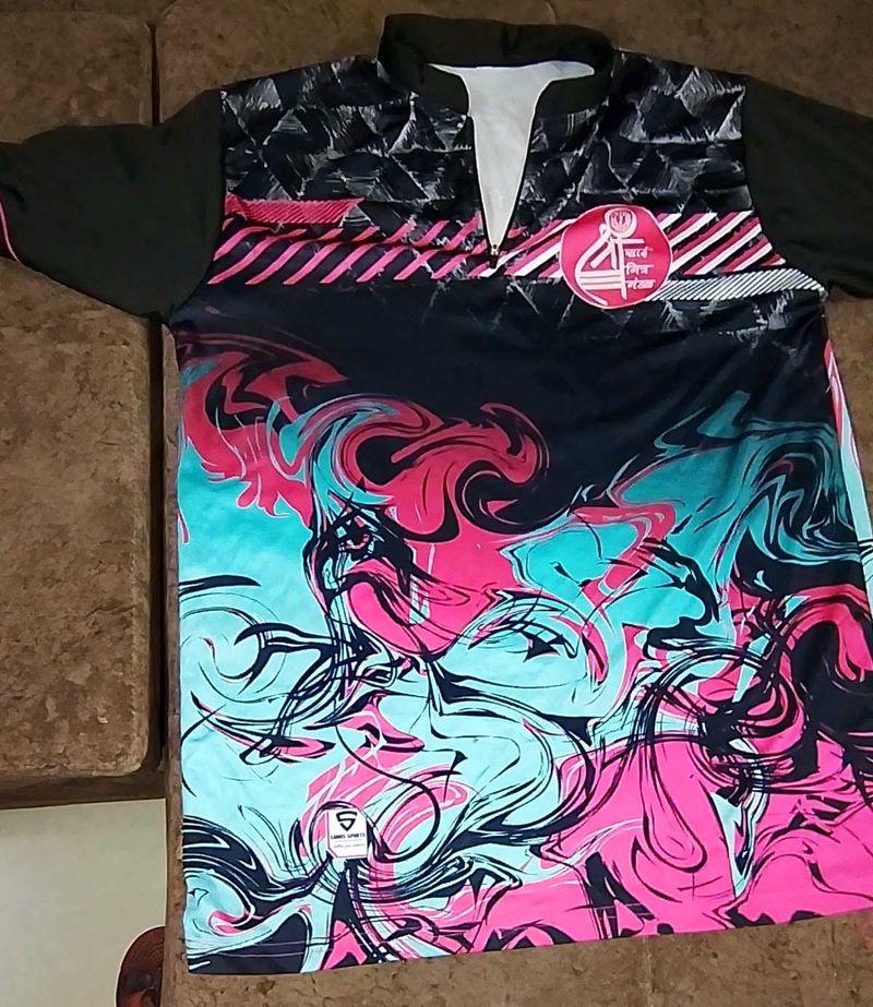 Abstract Graphic T-shirt