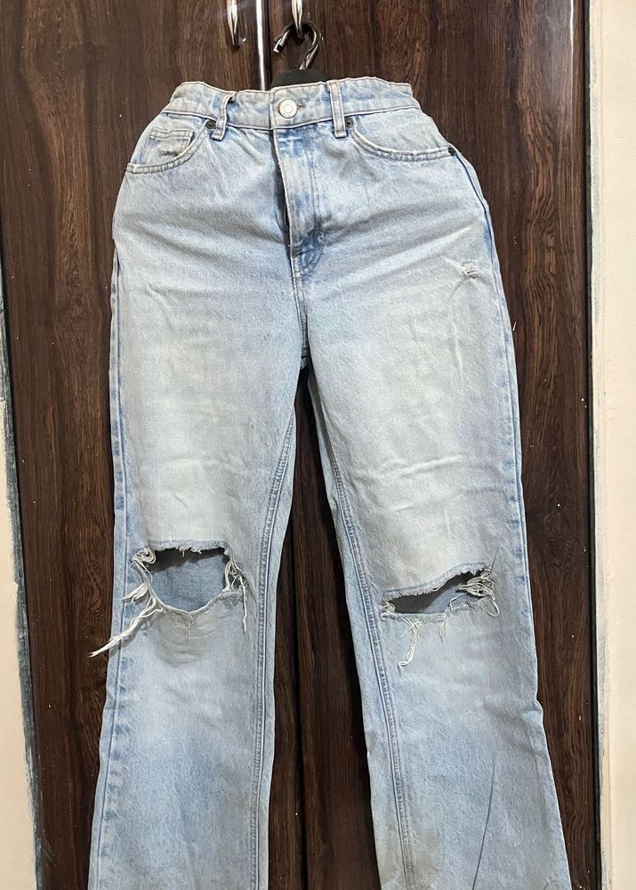Light Wash Ripped Jeans