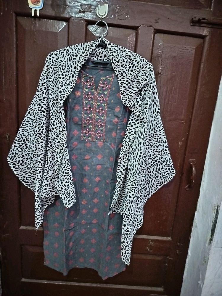 Kurta With Free Scarf