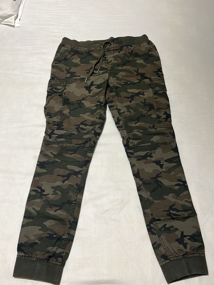 H&amp;M Slim Fit Joggers Army Camo Print