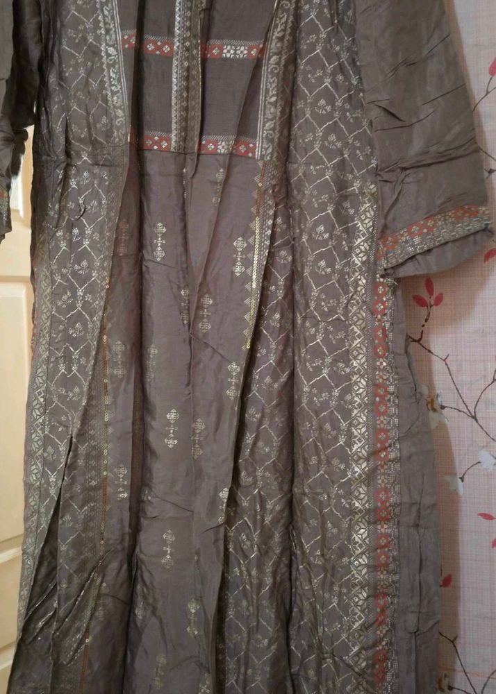 Elegant Kurta Set with Intricate Embroidery