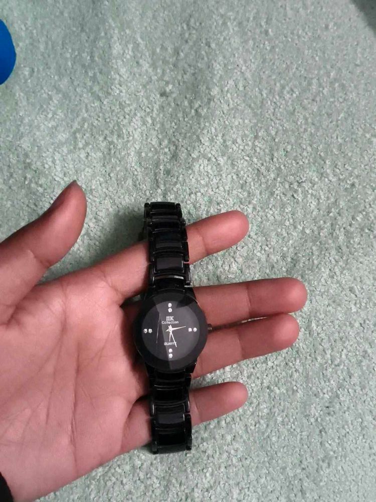 Sleek Black Quartz Wrist Watch