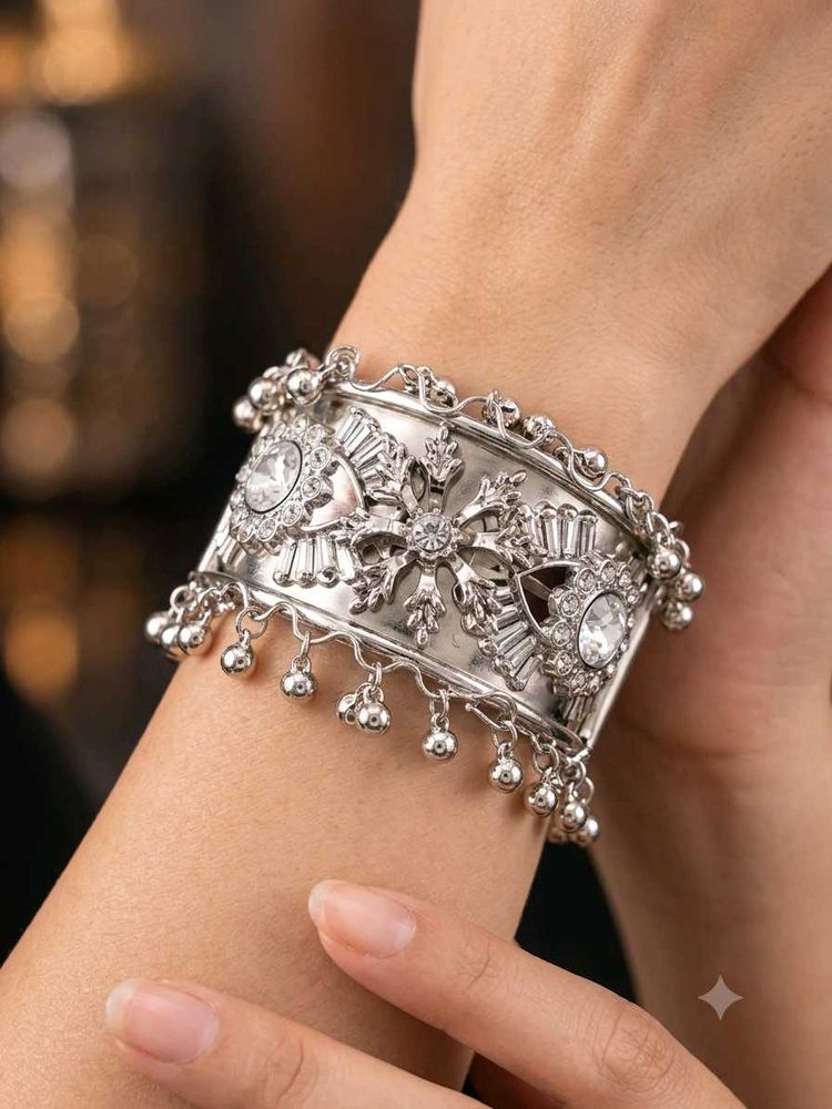 Exquisite Silver Bangle with Rhinestones