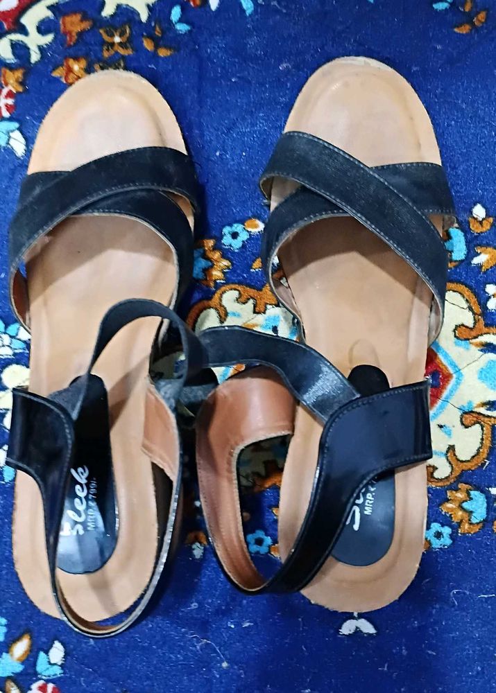 Stylish Black and Tan Flat Sandals