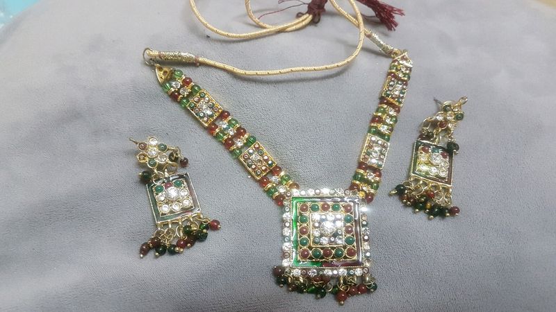 Necklace and earring set