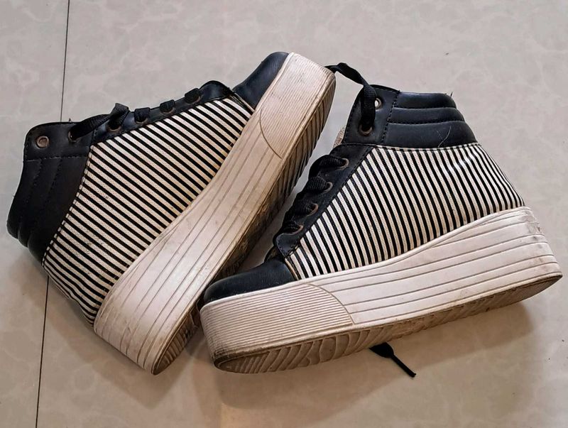 Stylish Black Striped Sneakers