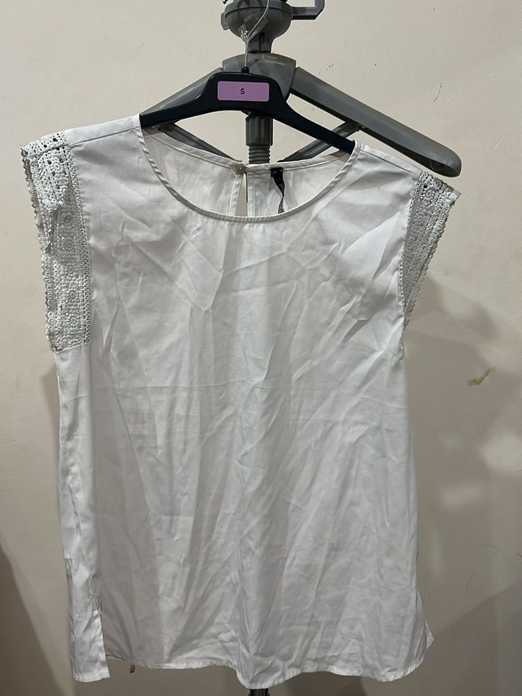 Chic White Sleeveless Top with Lace Detail