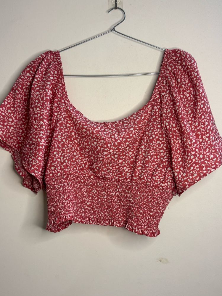 Chic Floral Print Cropped Top