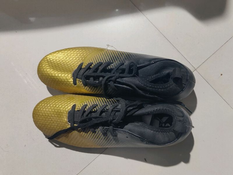 Nivia Mens Football Shoes. Unused.