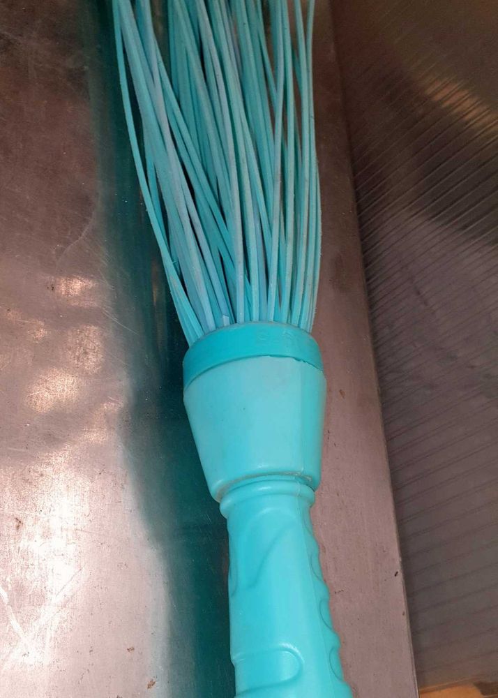 Aqua Broom Brush