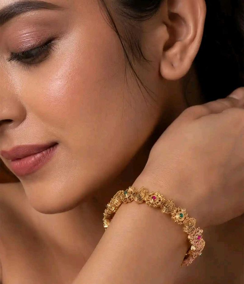 Elegant Gold Bangle with Stone Embellishments
