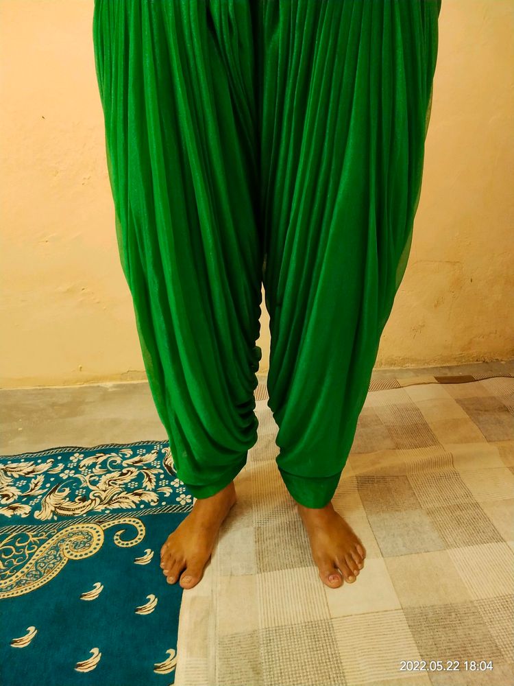 Heavy patiyala salwar,green colour (never used)with so many layers